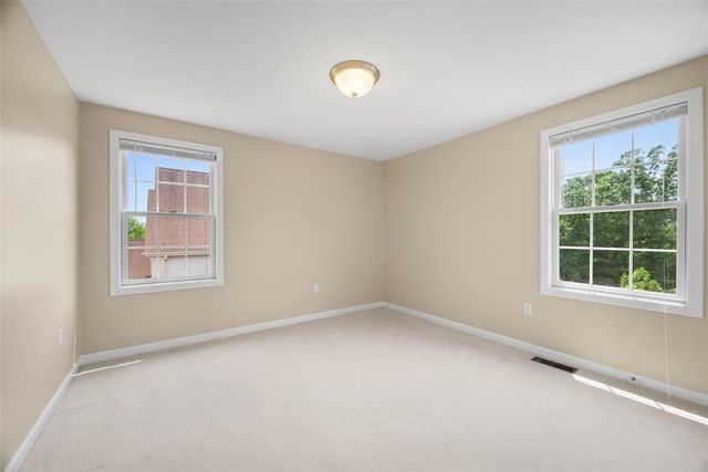 1702 S Hawthorn Ct, Franklin Park, PA 15237