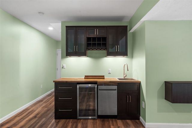 1702 S Hawthorn Ct, Franklin Park, PA 15237