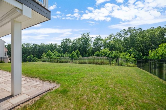 1702 S Hawthorn Ct, Franklin Park, PA 15237