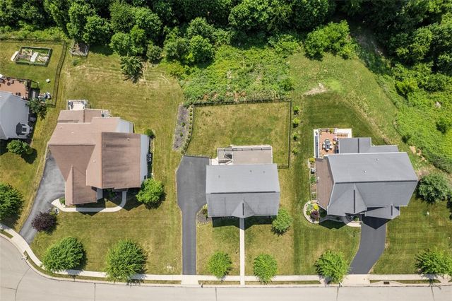 1702 S Hawthorn Ct, Franklin Park, PA 15237