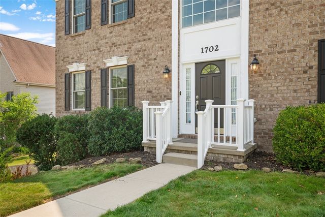 1702 S Hawthorn Ct, Franklin Park, PA 15237