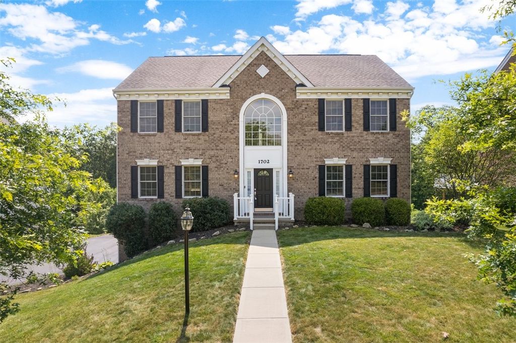 1702 S Hawthorn Ct, Franklin Park, PA 15237