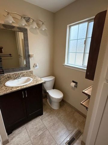 917 Woodrow Ave, Modesto, CA 95350