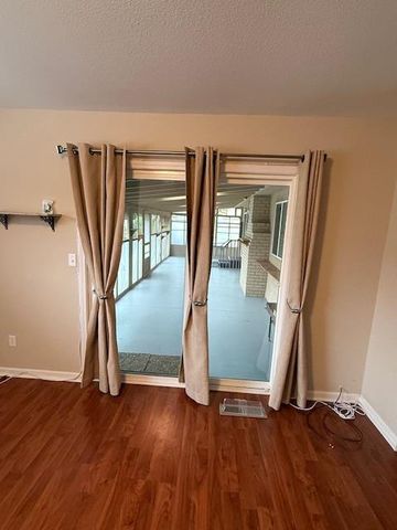 917 Woodrow Ave, Modesto, CA 95350