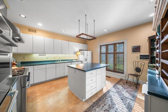 4386 W CHERRY PLACE DR, Memphis, TN 38117