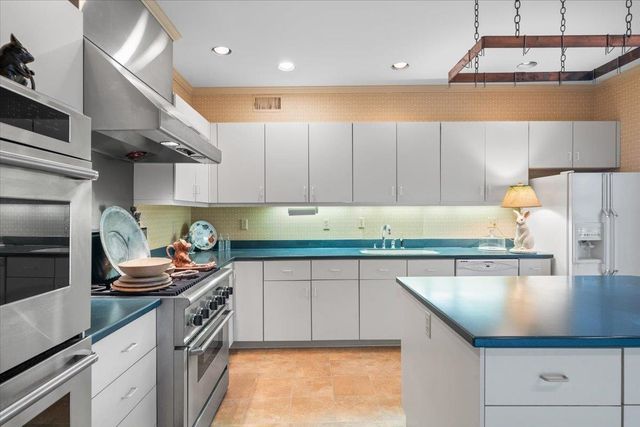 4386 W CHERRY PLACE DR, Memphis, TN 38117