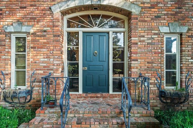 4386 W CHERRY PLACE DR, Memphis, TN 38117