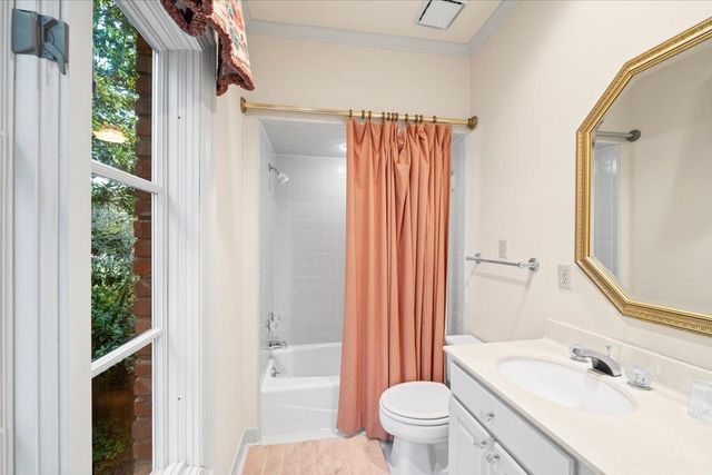 4386 W CHERRY PLACE DR, Memphis, TN 38117