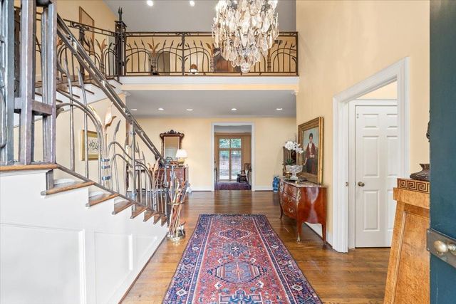 4386 W CHERRY PLACE DR, Memphis, TN 38117