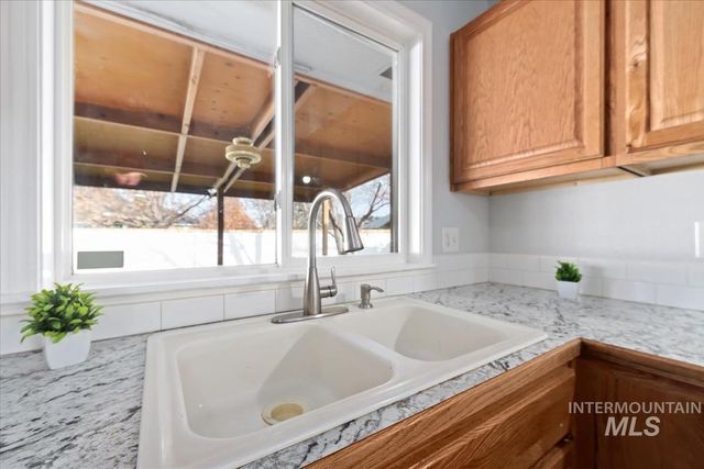 614 Astor Ave, Nampa, ID 83651