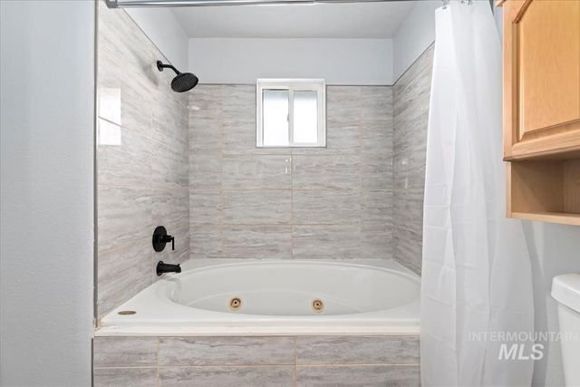 614 Astor Ave, Nampa, ID 83651