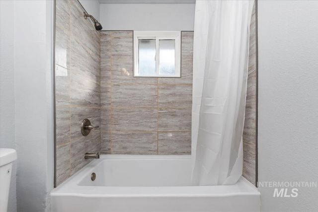 614 Astor Ave, Nampa, ID 83651