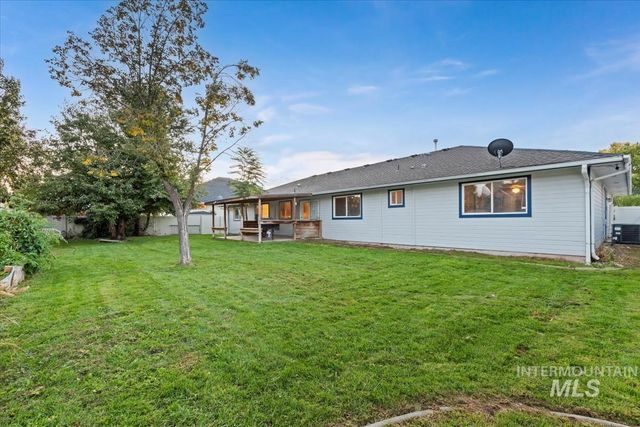 614 Astor Ave, Nampa, ID 83651