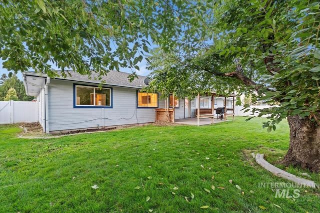 614 Astor Ave, Nampa, ID 83651