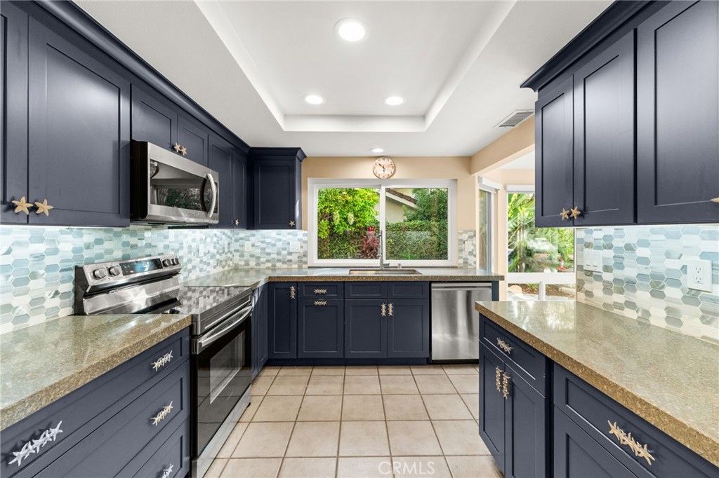 Image 12 of property listing at 714 N Lemon Hill Trail, Orange, CA 92869