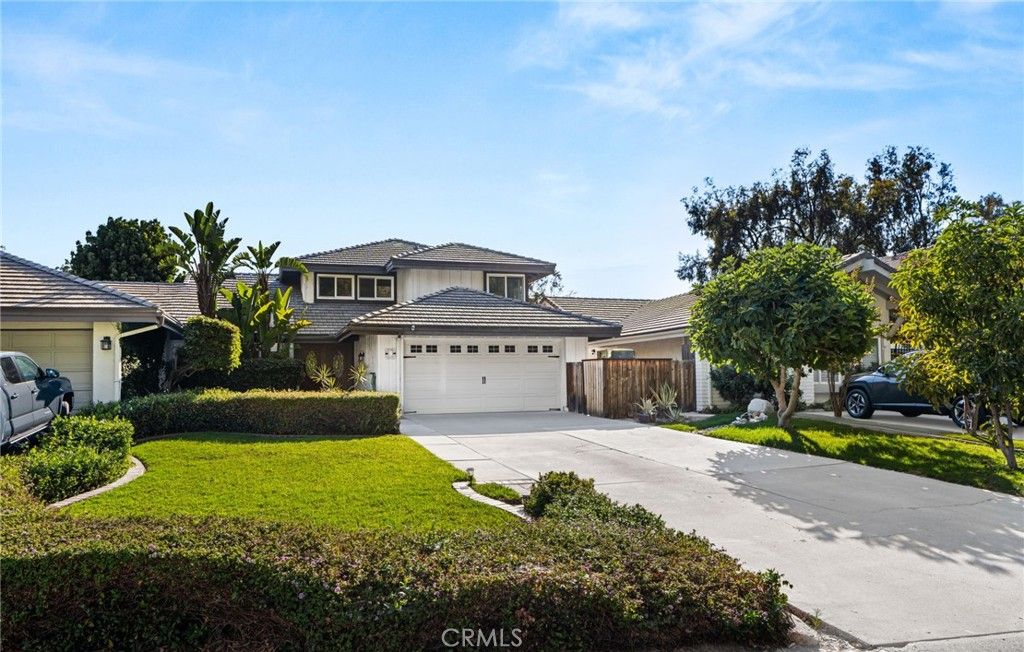 Image 2 of property listing at 714 N Lemon Hill Trail, Orange, CA 92869