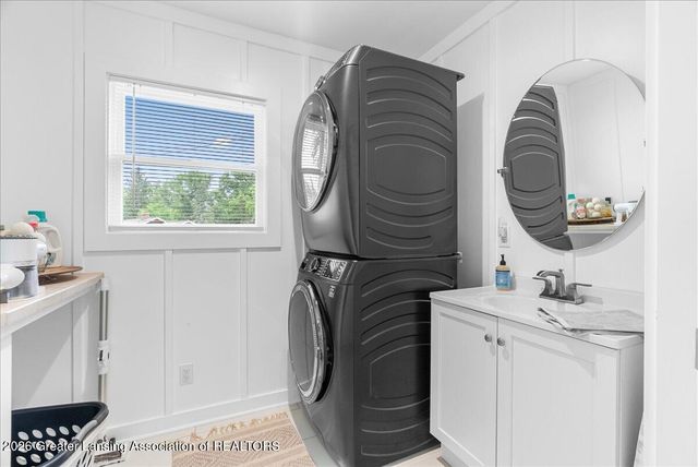 2176 Iroquois Road, Okemos, MI 48864