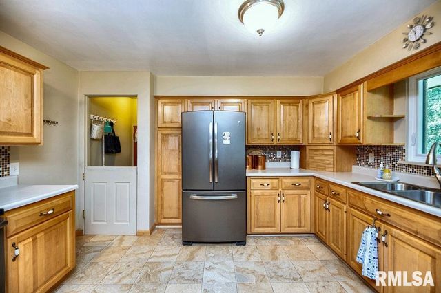 209 SYCAMORE Avenue, Morton, IL 61550