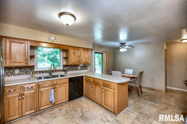 209 SYCAMORE Avenue, Morton, IL 61550