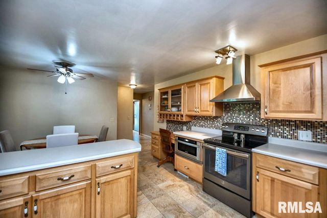 209 SYCAMORE Avenue, Morton, IL 61550