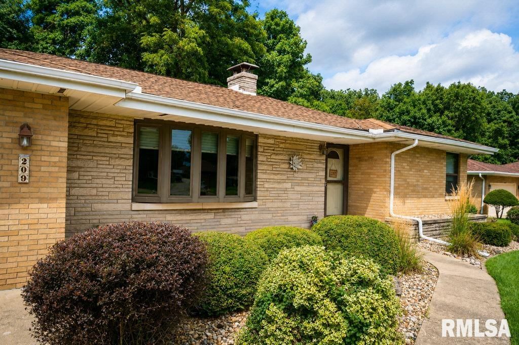 209 SYCAMORE Avenue, Morton, IL 61550