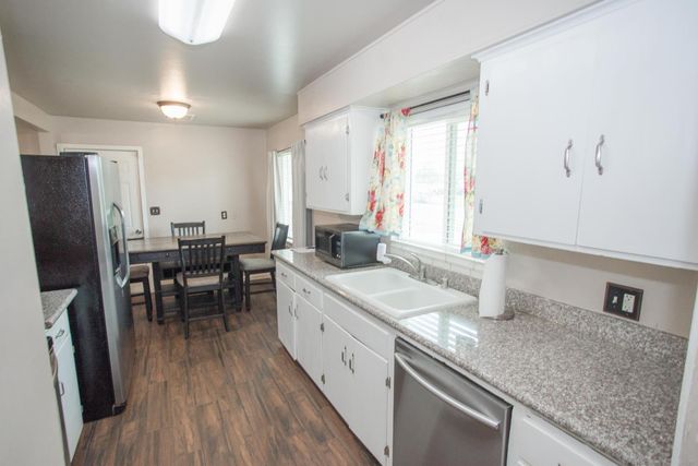 5625 E Tarpey Drive, Fresno, CA 93727