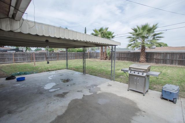 5625 E Tarpey Drive, Fresno, CA 93727