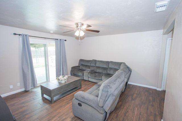 5625 E Tarpey Drive, Fresno, CA 93727