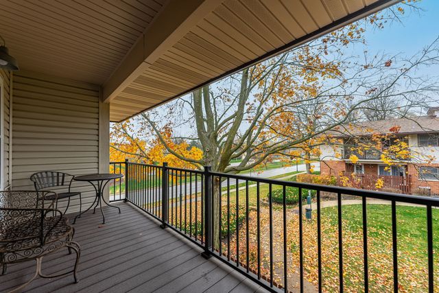 209 WASHINGTON Square C, Elk Grove Village, IL 60007