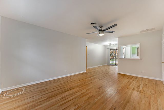 209 WASHINGTON Square C, Elk Grove Village, IL 60007
