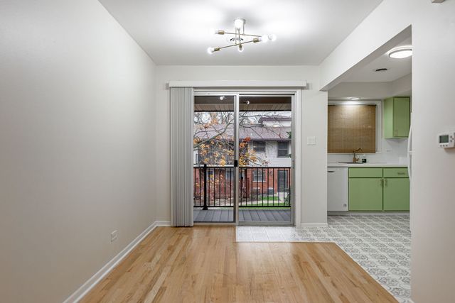 209 WASHINGTON Square C, Elk Grove Village, IL 60007
