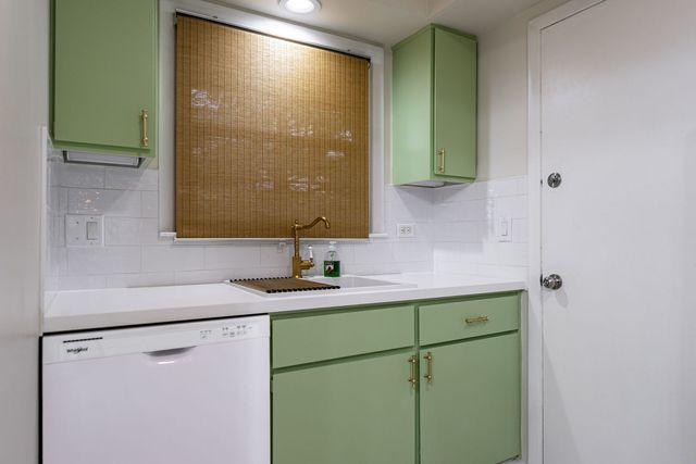 209 WASHINGTON Square C, Elk Grove Village, IL 60007