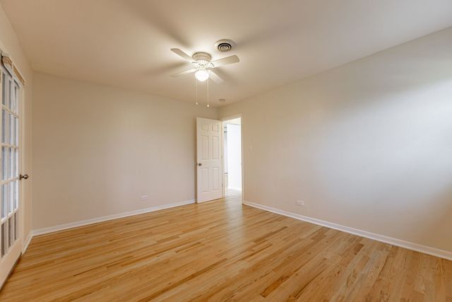 209 WASHINGTON Square C, Elk Grove Village, IL 60007