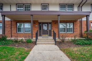 209 WASHINGTON Square C, Elk Grove Village, IL 60007