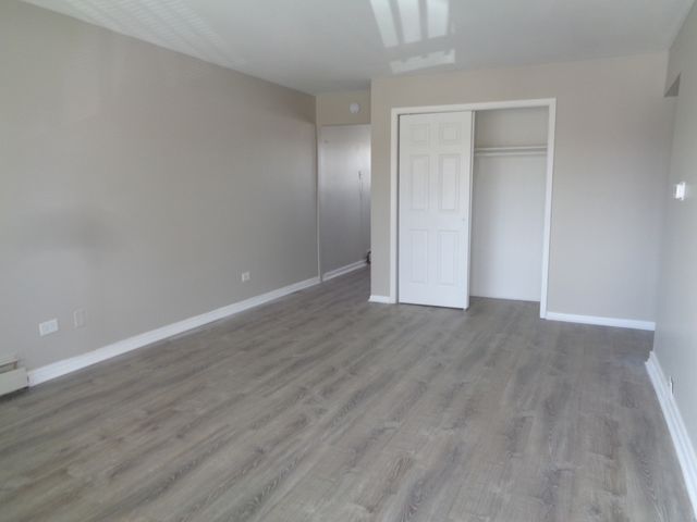 1340 N main Street C19, Wheaton, IL 60187