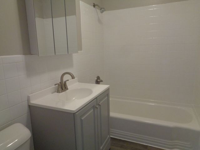 1340 N main Street C19, Wheaton, IL 60187