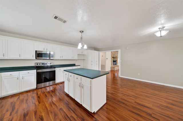 365 County Road 4013, Dayton, TX 77535