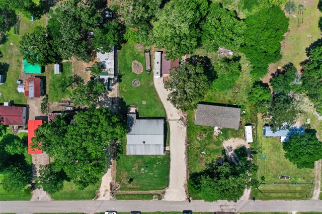 365 County Road 4013, Dayton, TX 77535