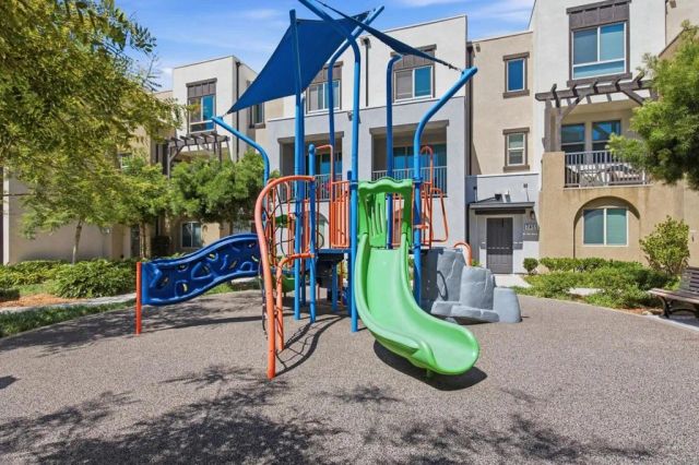 2117 Solara Lane, Vista, CA 92081