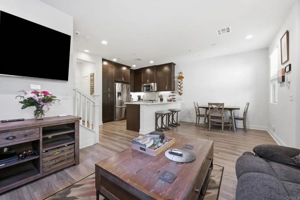 2117 Solara Lane, Vista, CA 92081
