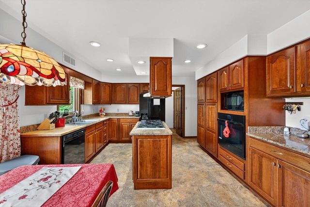17800 Burlington ROAD, Union Grove, WI 53182