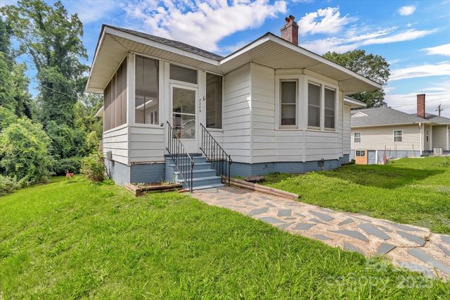 8209 Moores Chapel Road, Charlotte, NC 28214