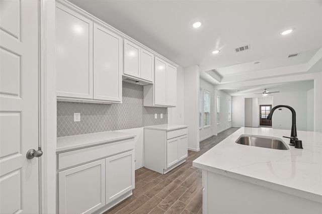 2810 Rockwood Drive, Iowa Colony, TX 77583