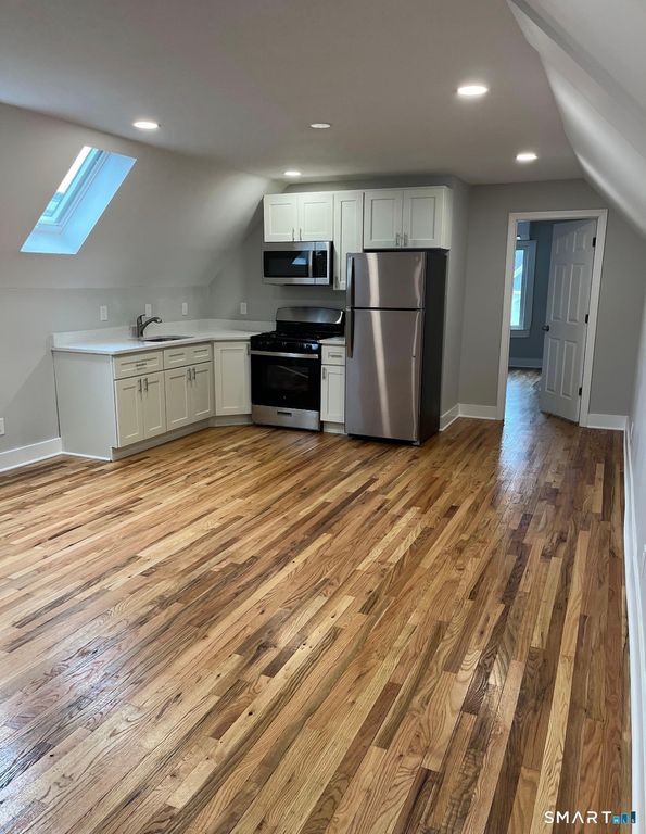 85 James Street 3rd, Bridgeport, CT 06604