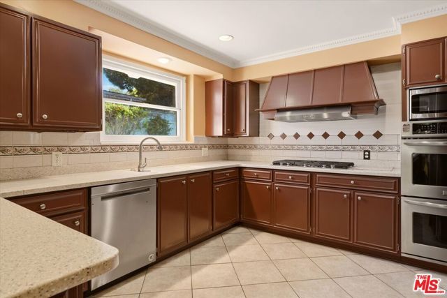 4131 Mantova Drive, Los Angeles, CA 90008