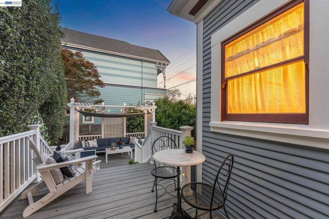 1202 Grand St, Alameda, CA 94501