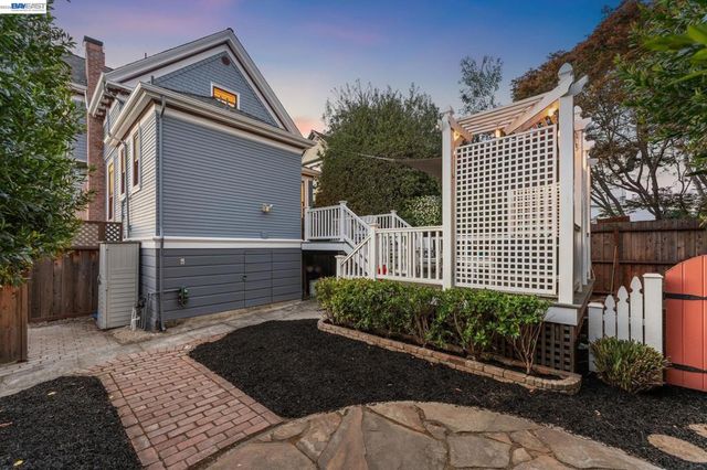 1202 Grand St, Alameda, CA 94501