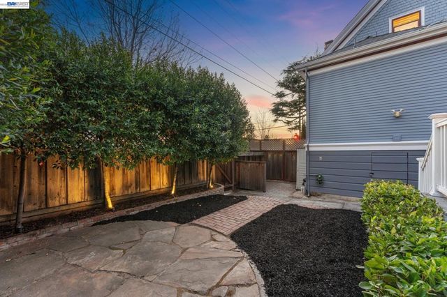 1202 Grand St, Alameda, CA 94501