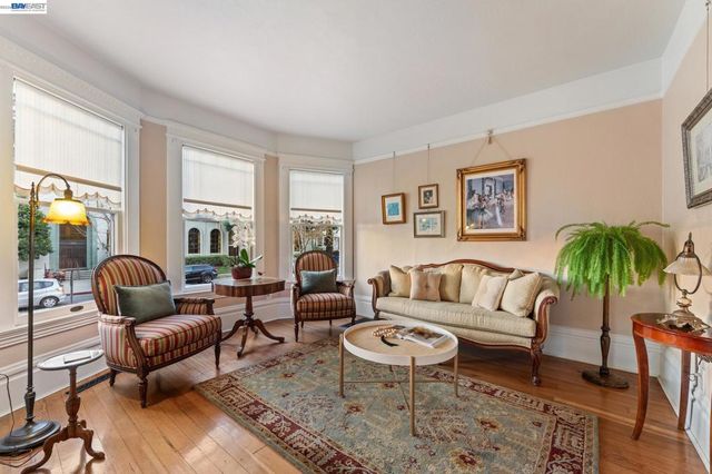 1202 Grand St, Alameda, CA 94501