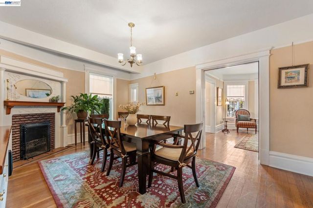 1202 Grand St, Alameda, CA 94501